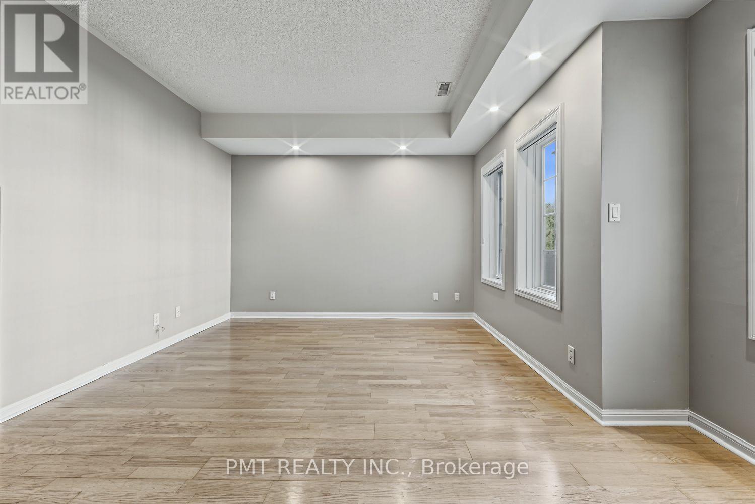 23 - 11 Niagara Street Property Photo 10