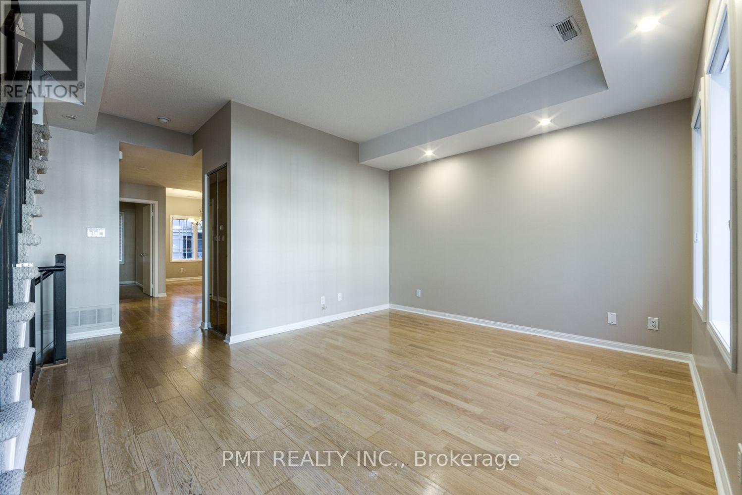 23 - 11 Niagara Street Property Photo 11