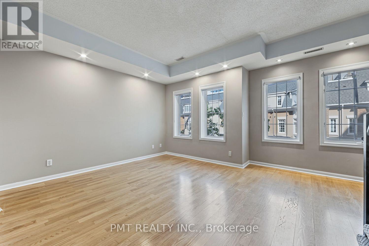 23 - 11 Niagara Street Property Photo 12
