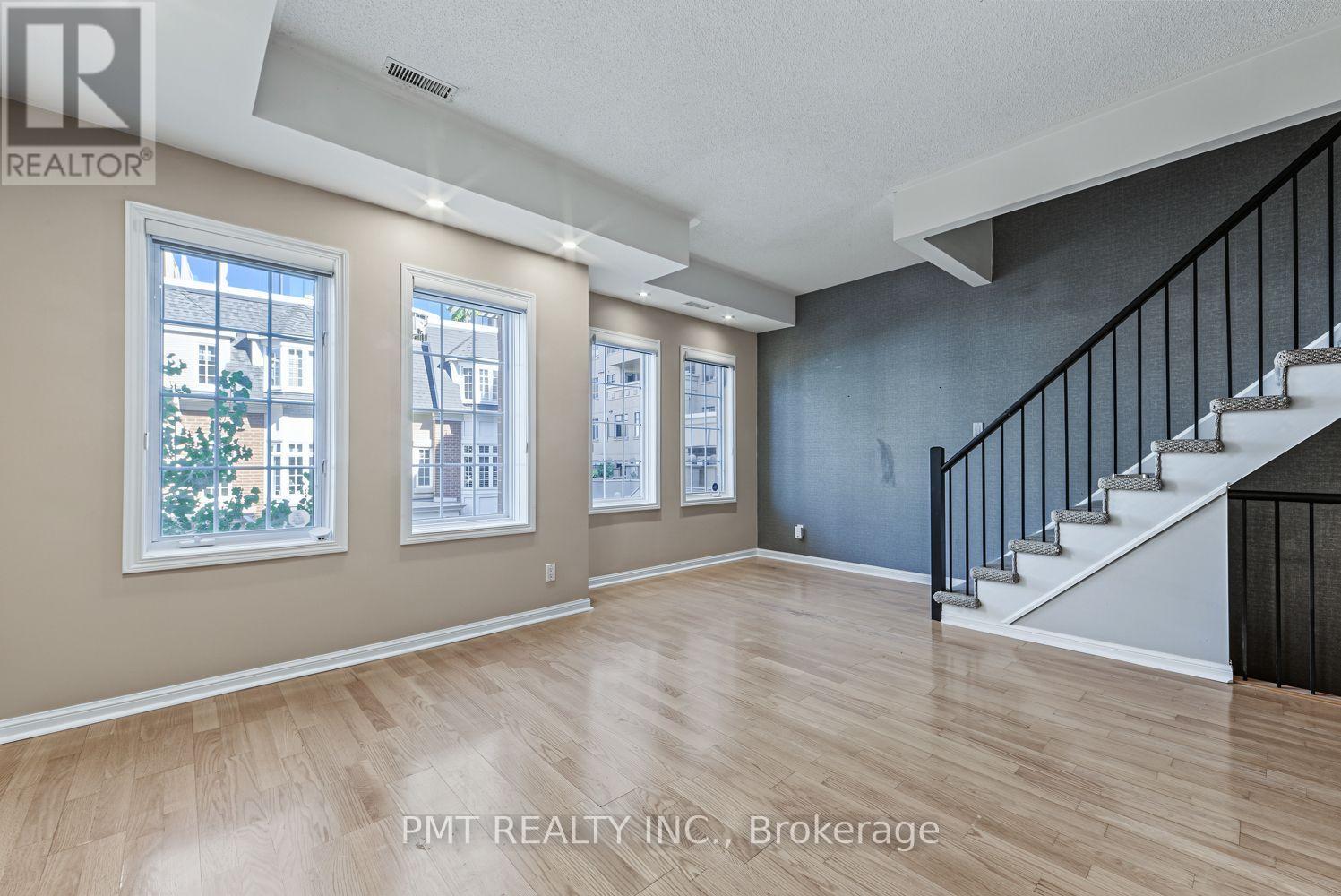 23 - 11 Niagara Street Property Photo 13