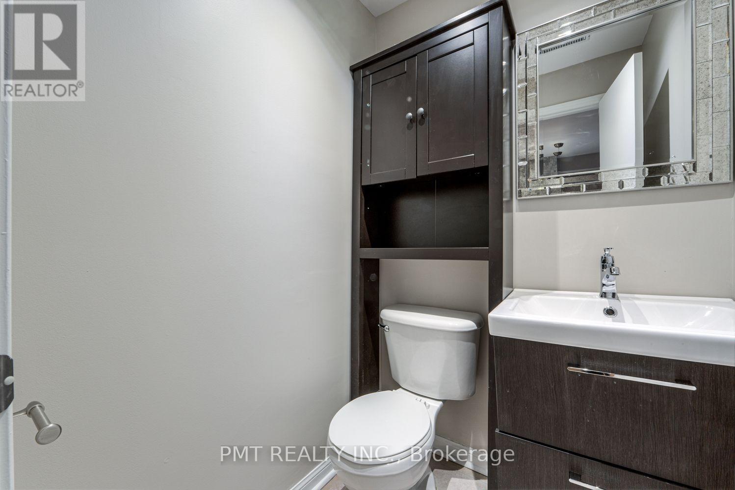 23 - 11 Niagara Street Property Photo 14