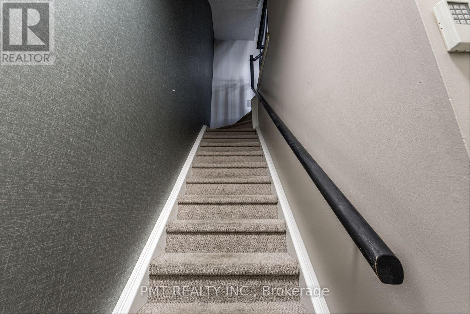 23 - 11 Niagara Street Property Photo 16