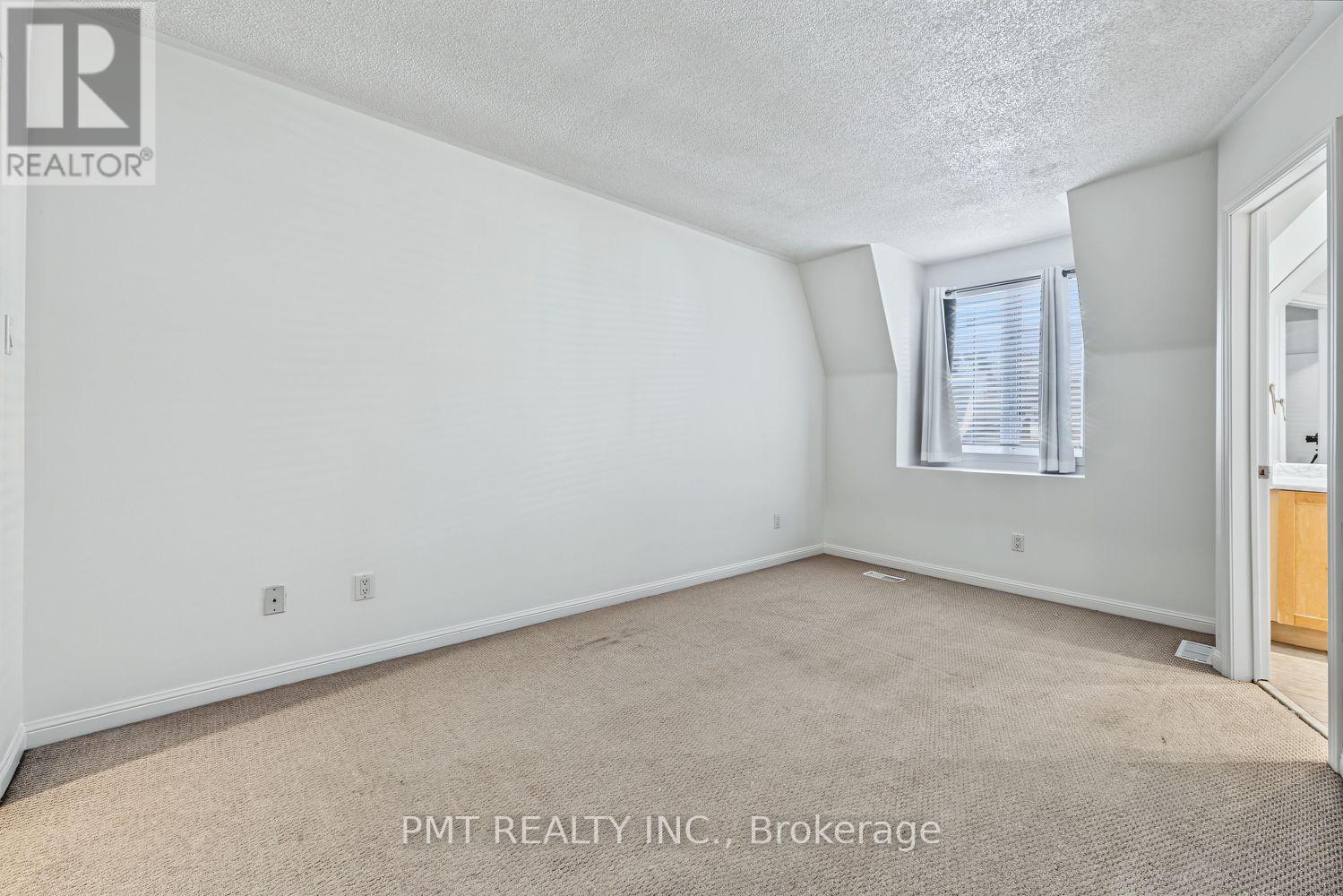 23 - 11 Niagara Street Property Photo 17