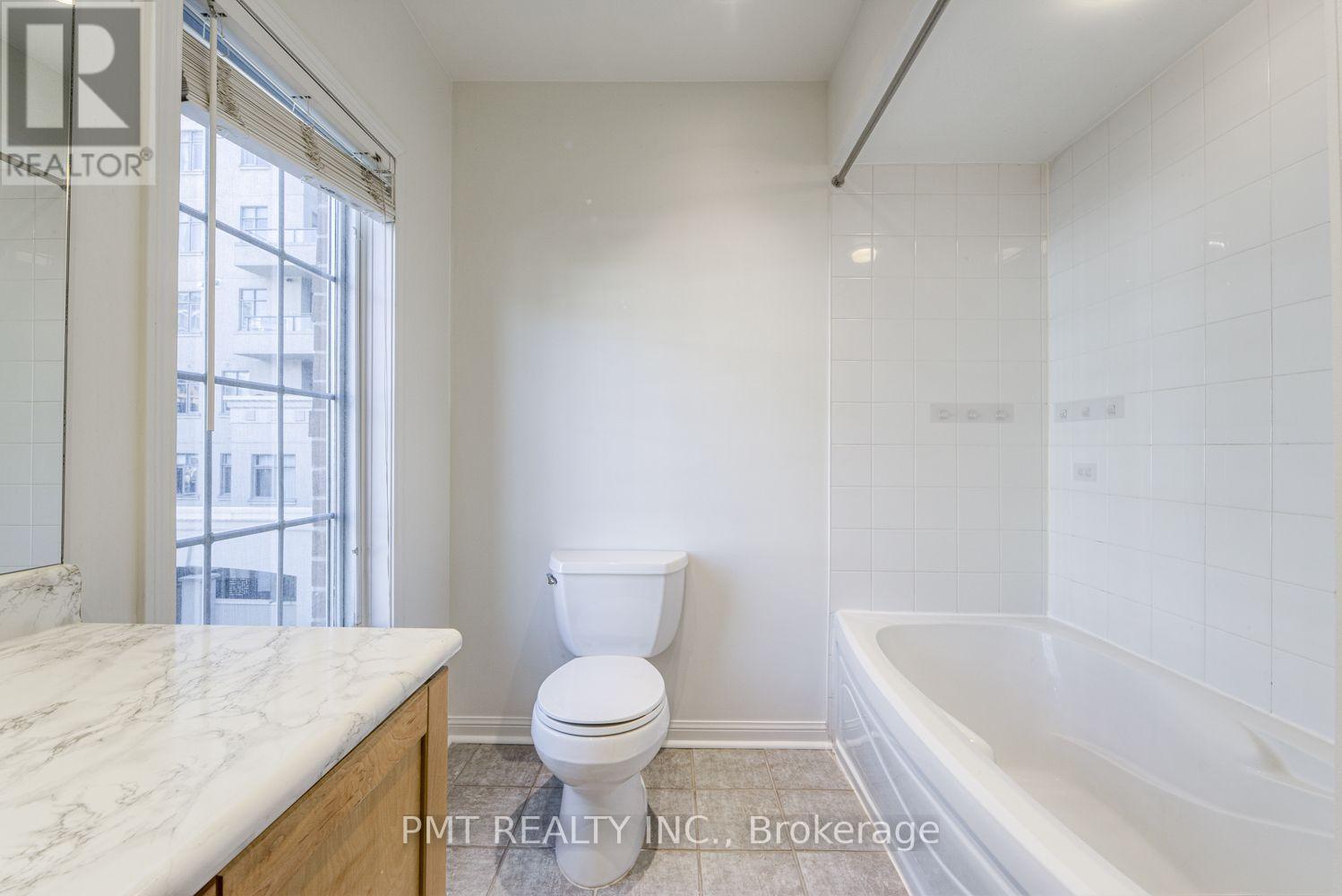 23 - 11 Niagara Street Property Photo 20