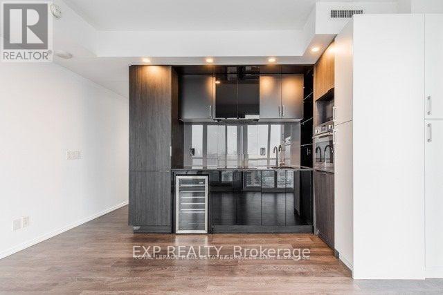 4515 - 70 Temperance Street Property Photo 11