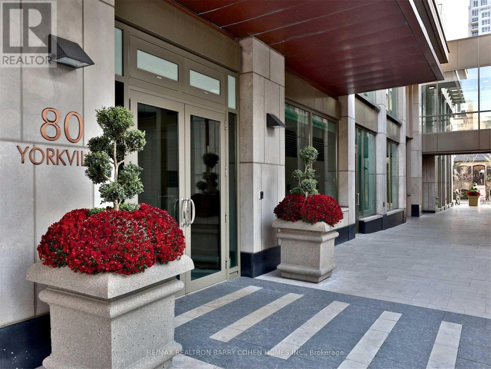 1602 - 80 Yorkville Avenue Photo de la propriété 1