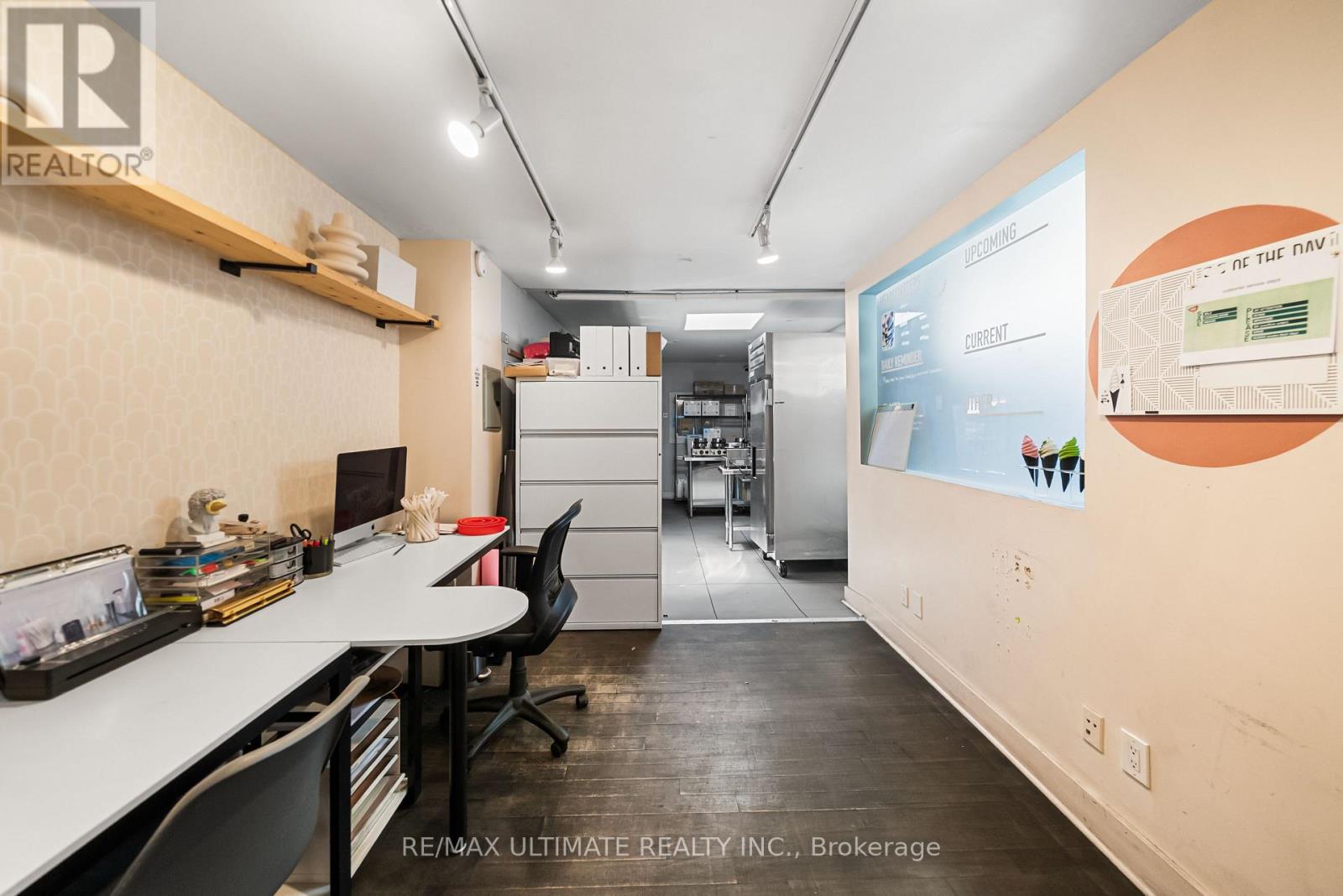 Main - 831 Queen Street W Property Photo 10