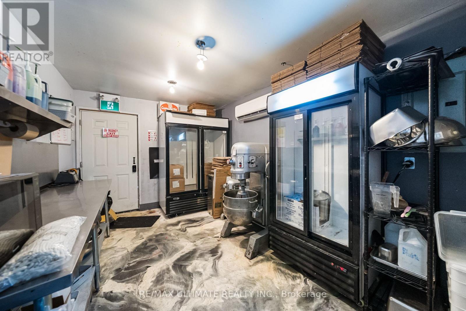 Main - 831 Queen Street W Property Photo 12