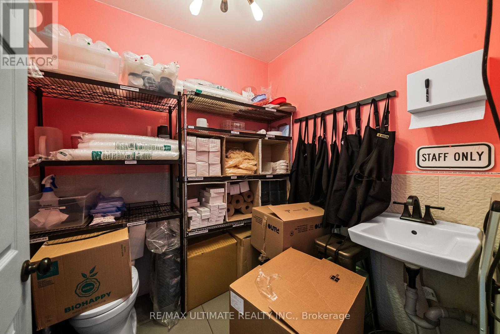 Main - 831 Queen Street W Property Photo 15