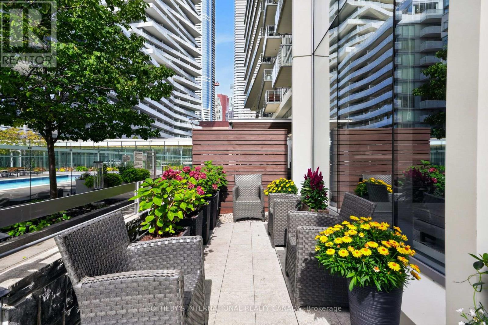 Th 114 - 29 Queens Quay E Property Photo 2