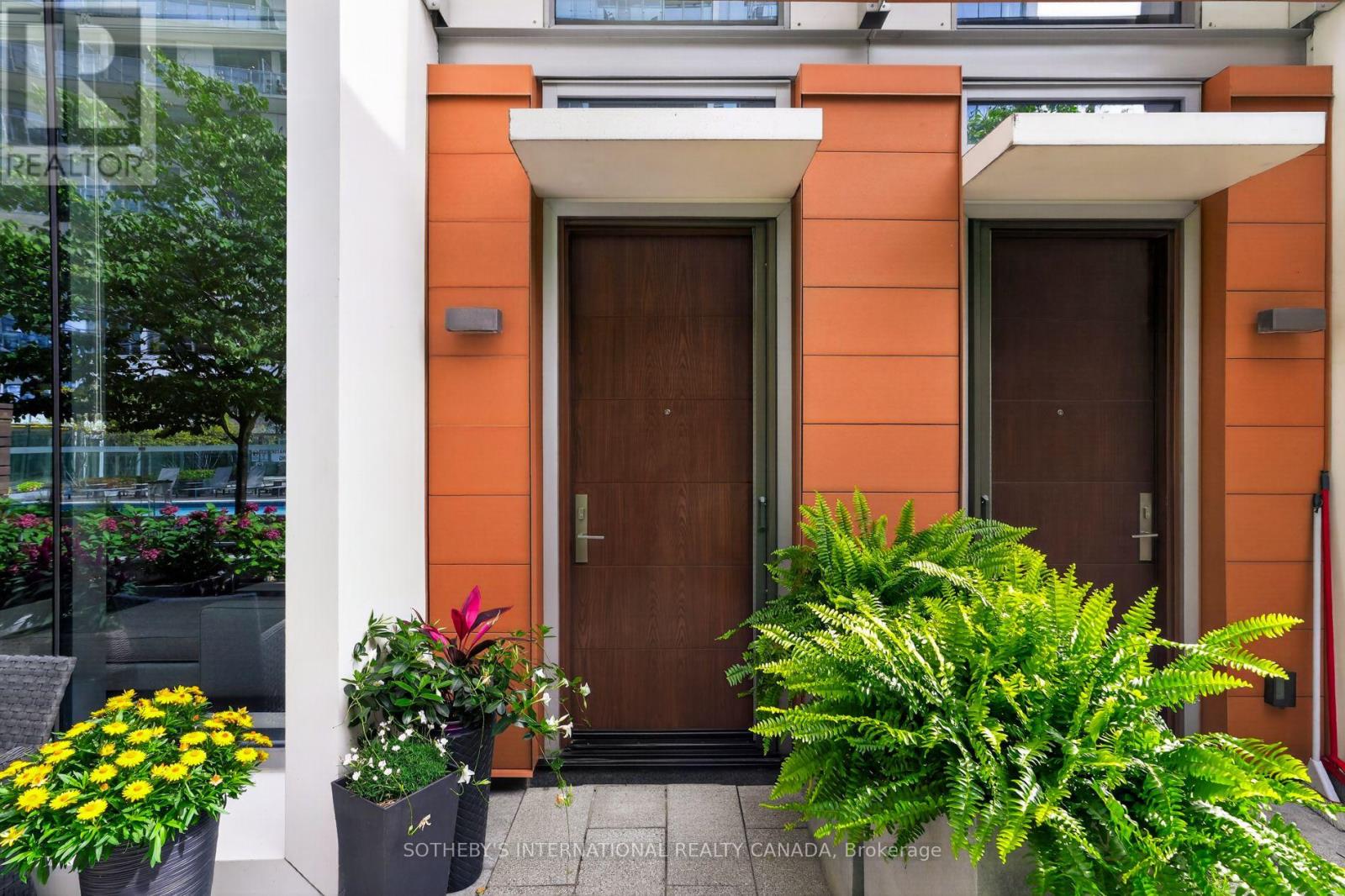 Th 114 - 29 Queens Quay E Property Photo 3