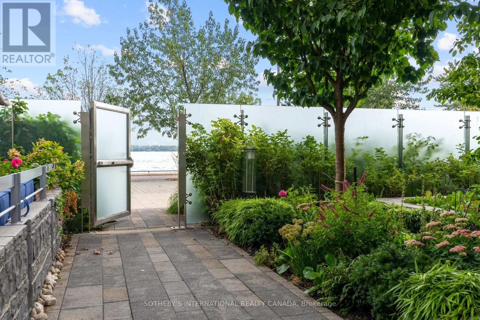 Th 114 - 29 Queens Quay E Property Photo 4