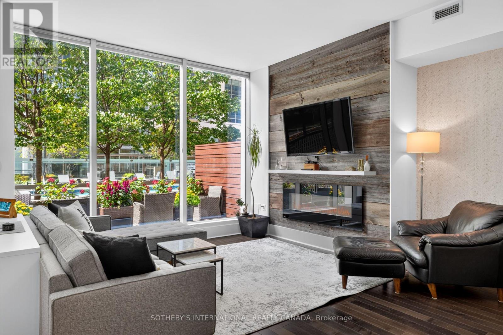 Th 114 - 29 Queens Quay E Property Photo 11