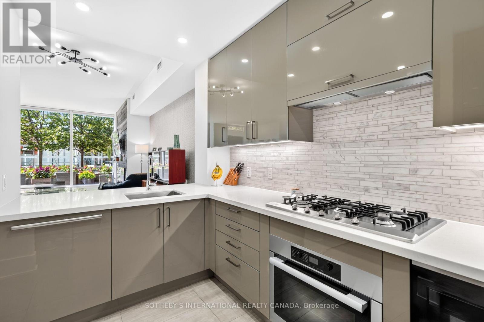 Th 114 - 29 Queens Quay E Property Photo 17