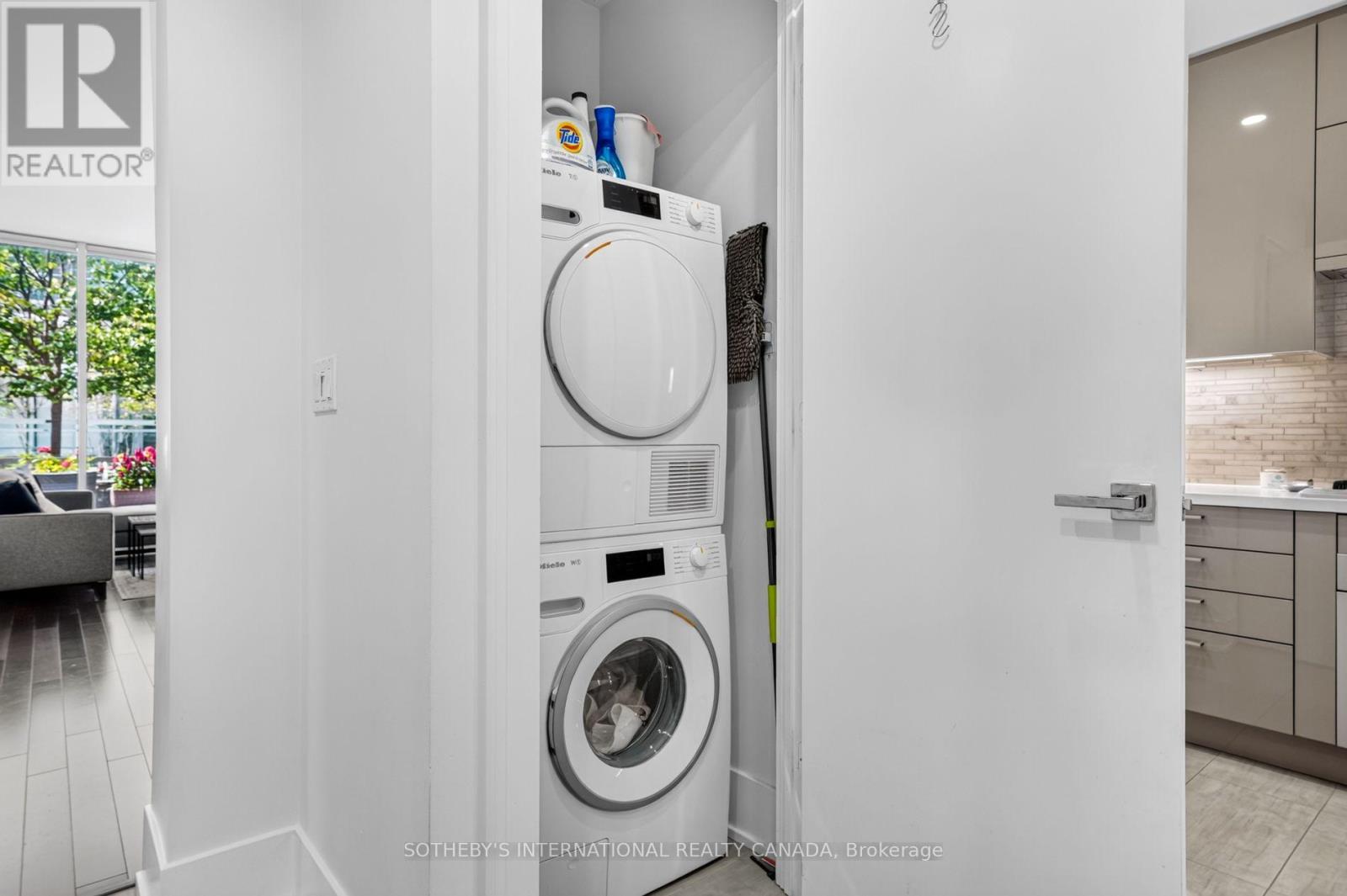 Th 114 - 29 Queens Quay E Property Photo 18