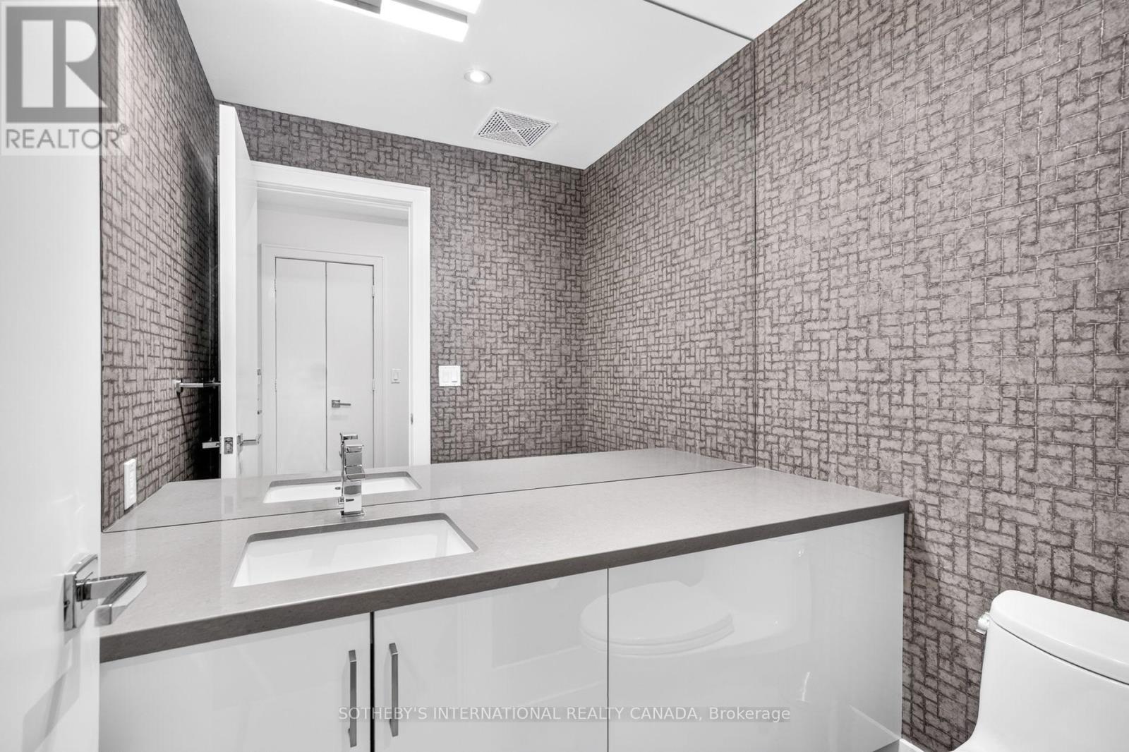 Th 114 - 29 Queens Quay E Property Photo 20