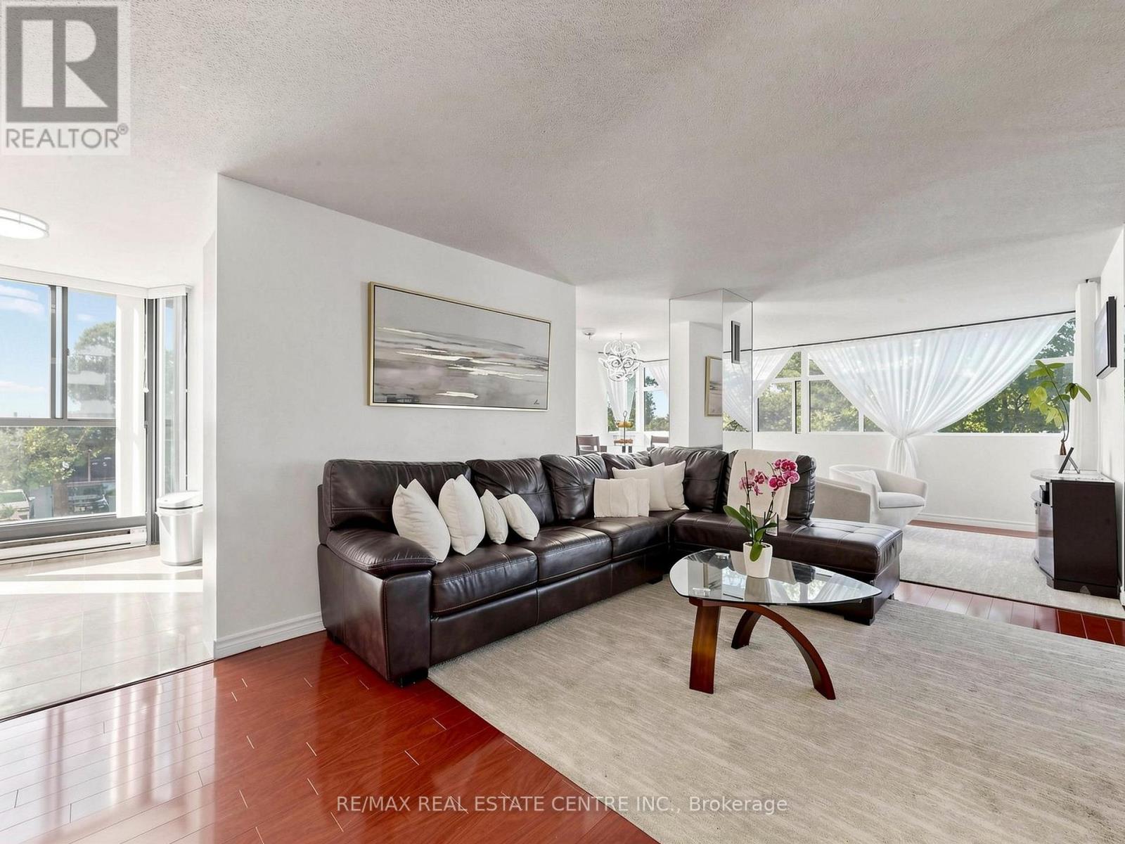 207 - 100 Antibes Drive Property Photo 7