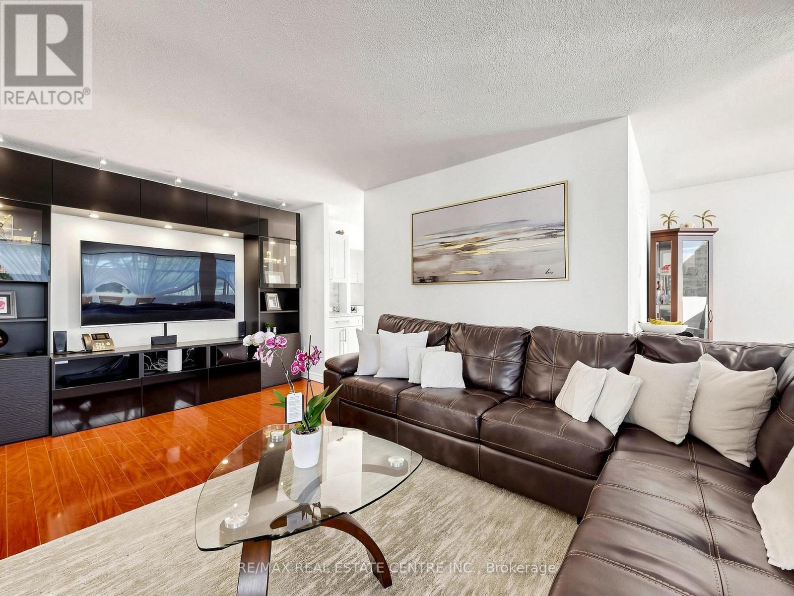 207 - 100 Antibes Drive Property Photo 8