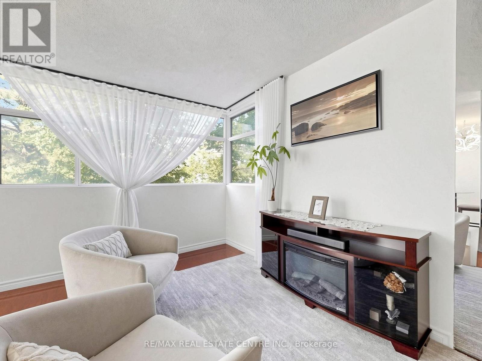 207 - 100 Antibes Drive Property Photo 10