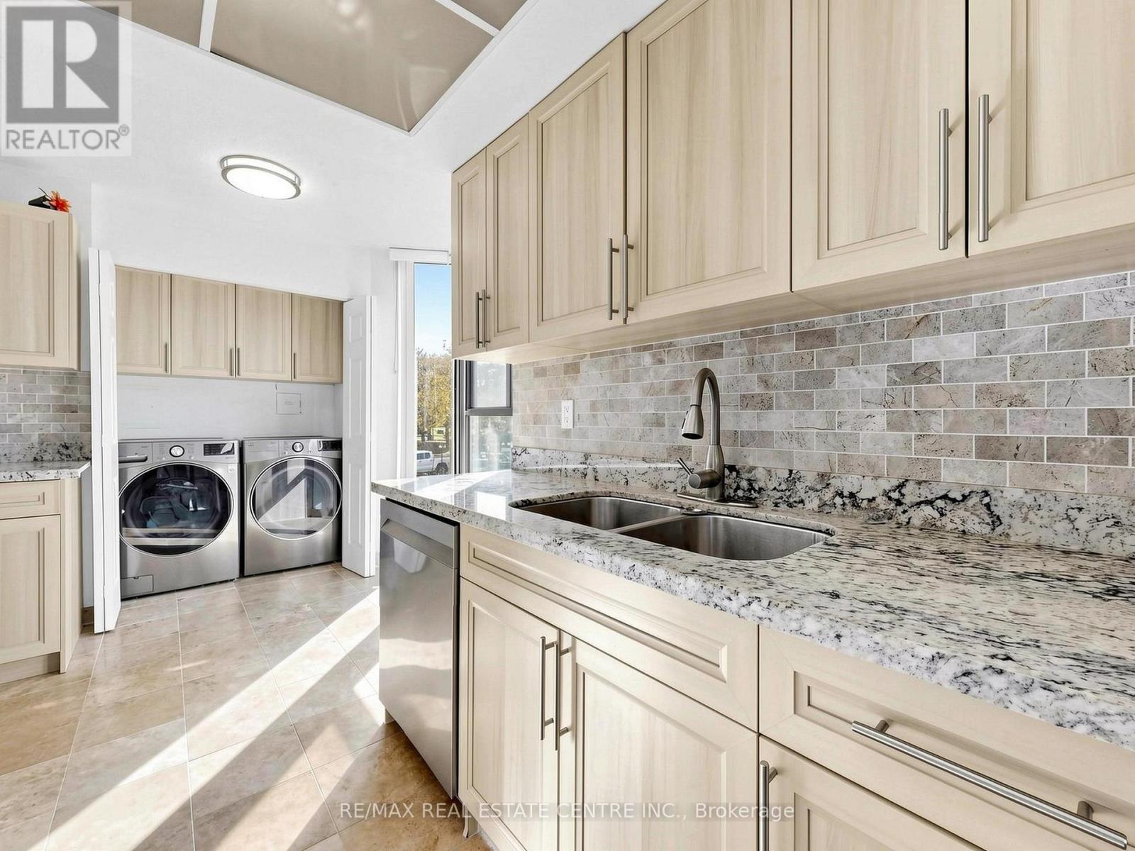 207 - 100 Antibes Drive Property Photo 17
