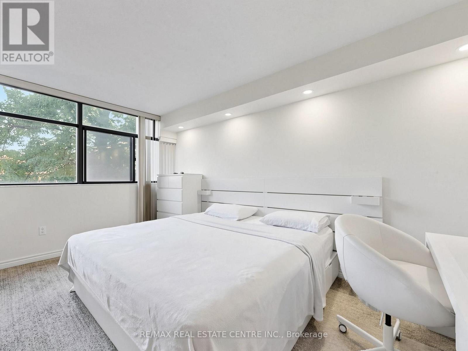 207 - 100 Antibes Drive Property Photo 18
