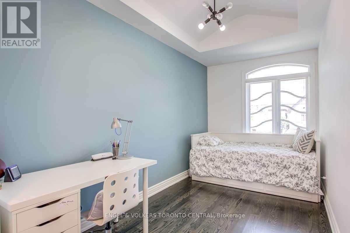 405 Bedford Park Avenue Property Photo 12