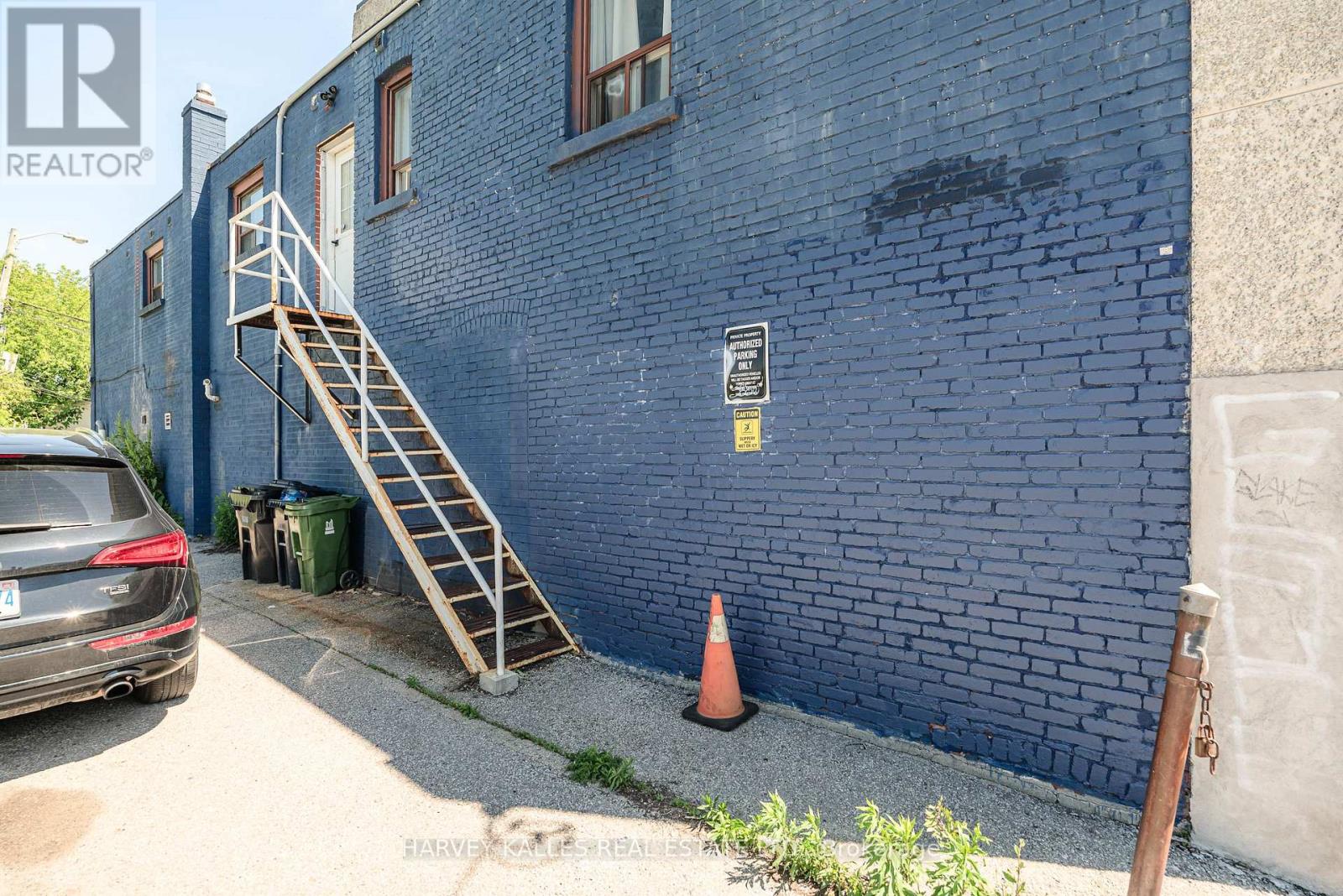 Unit A - 429 Vaughan Road Property Photo 10