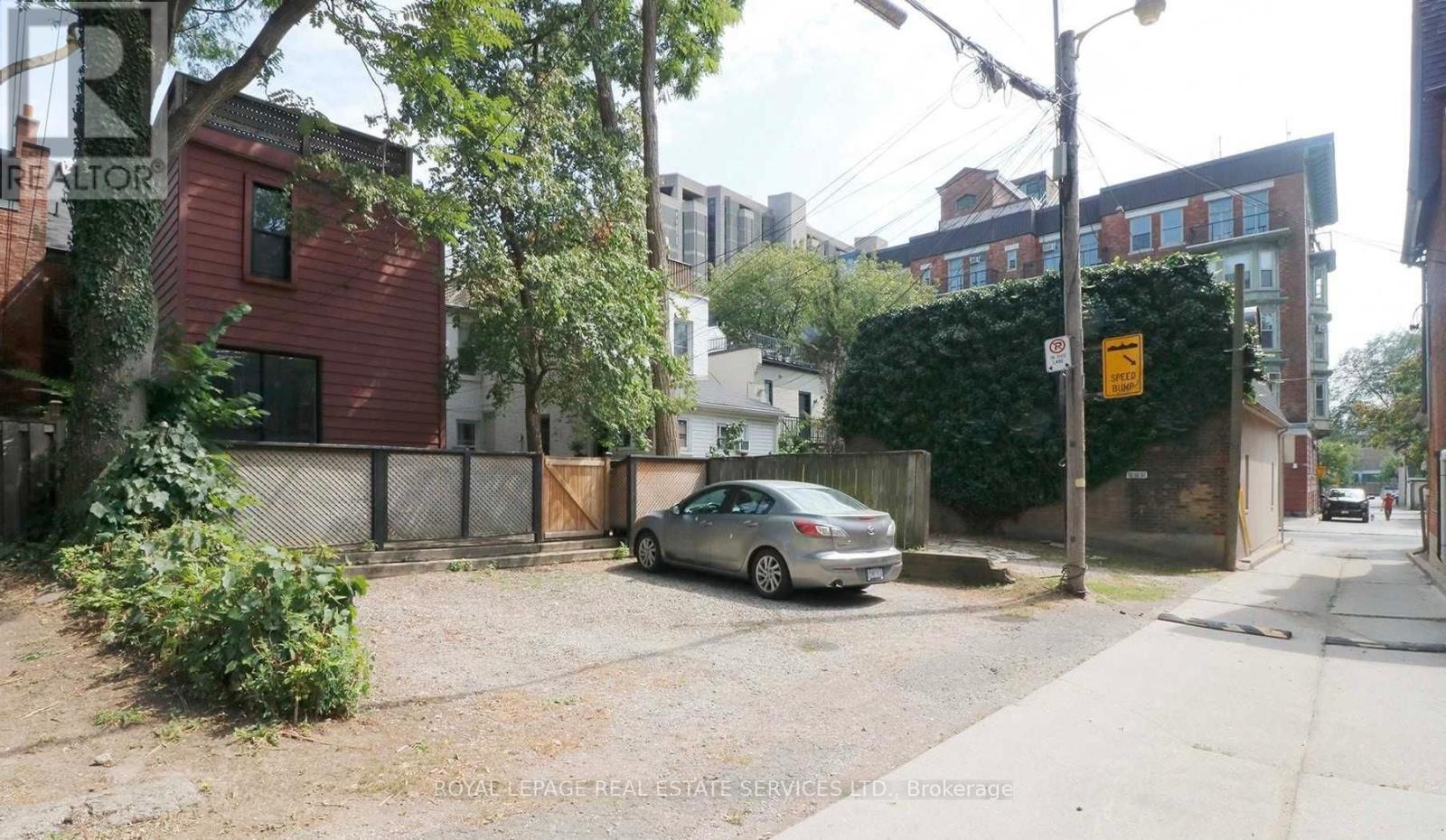 2 - 390 Huron Street Property Photo 10