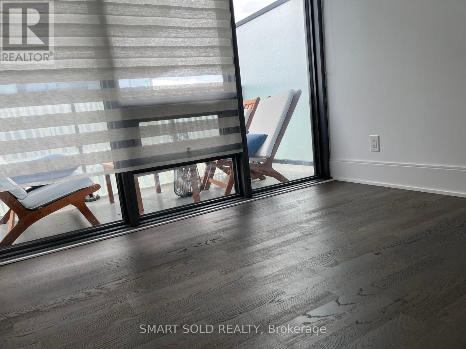 5301 - 42 Charles Street Property Photo 6