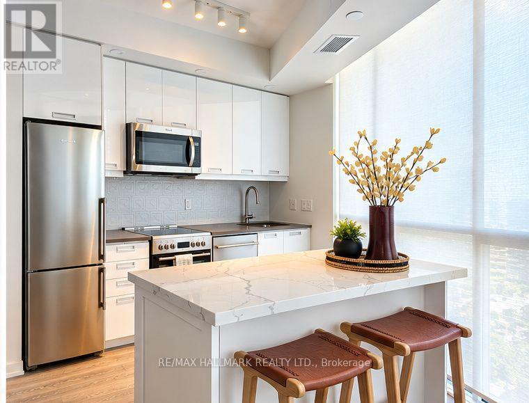 4505 - 99 John Street Property Photo 4