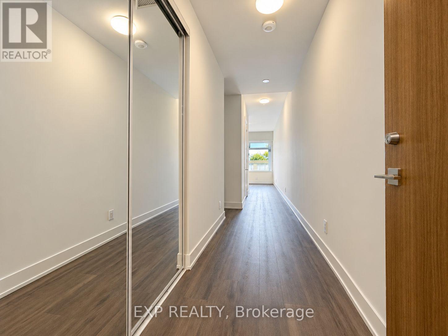 315 - 111 St Clair Avenue W Property Photo 3