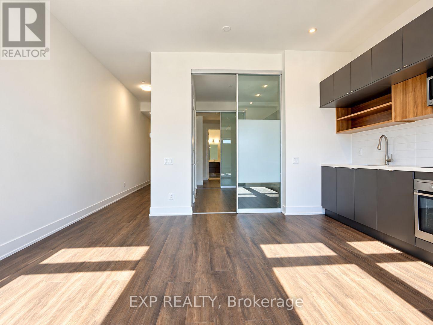 315 - 111 St Clair Avenue W Property Photo 5