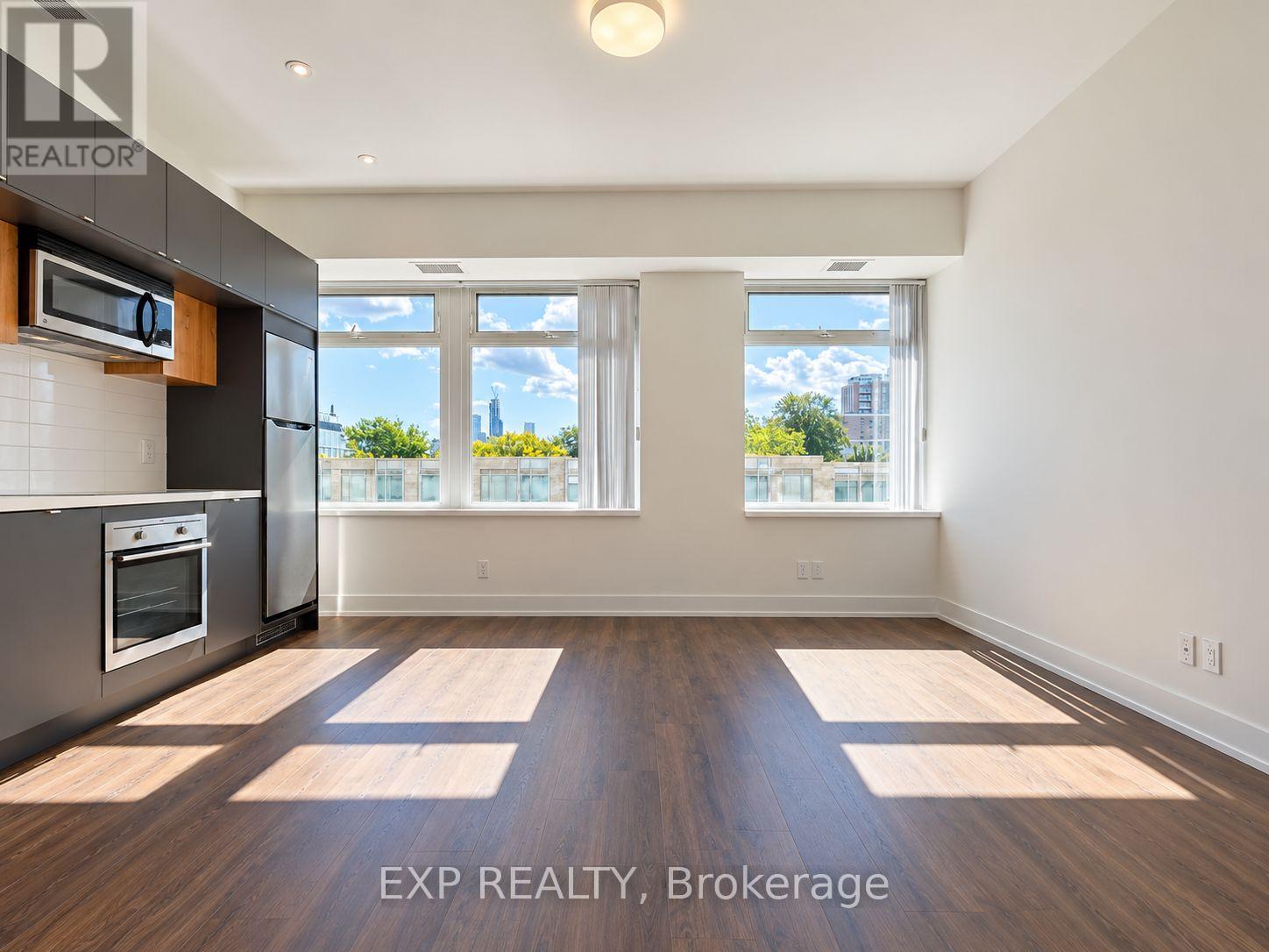 315 - 111 St Clair Avenue W Property Photo 8