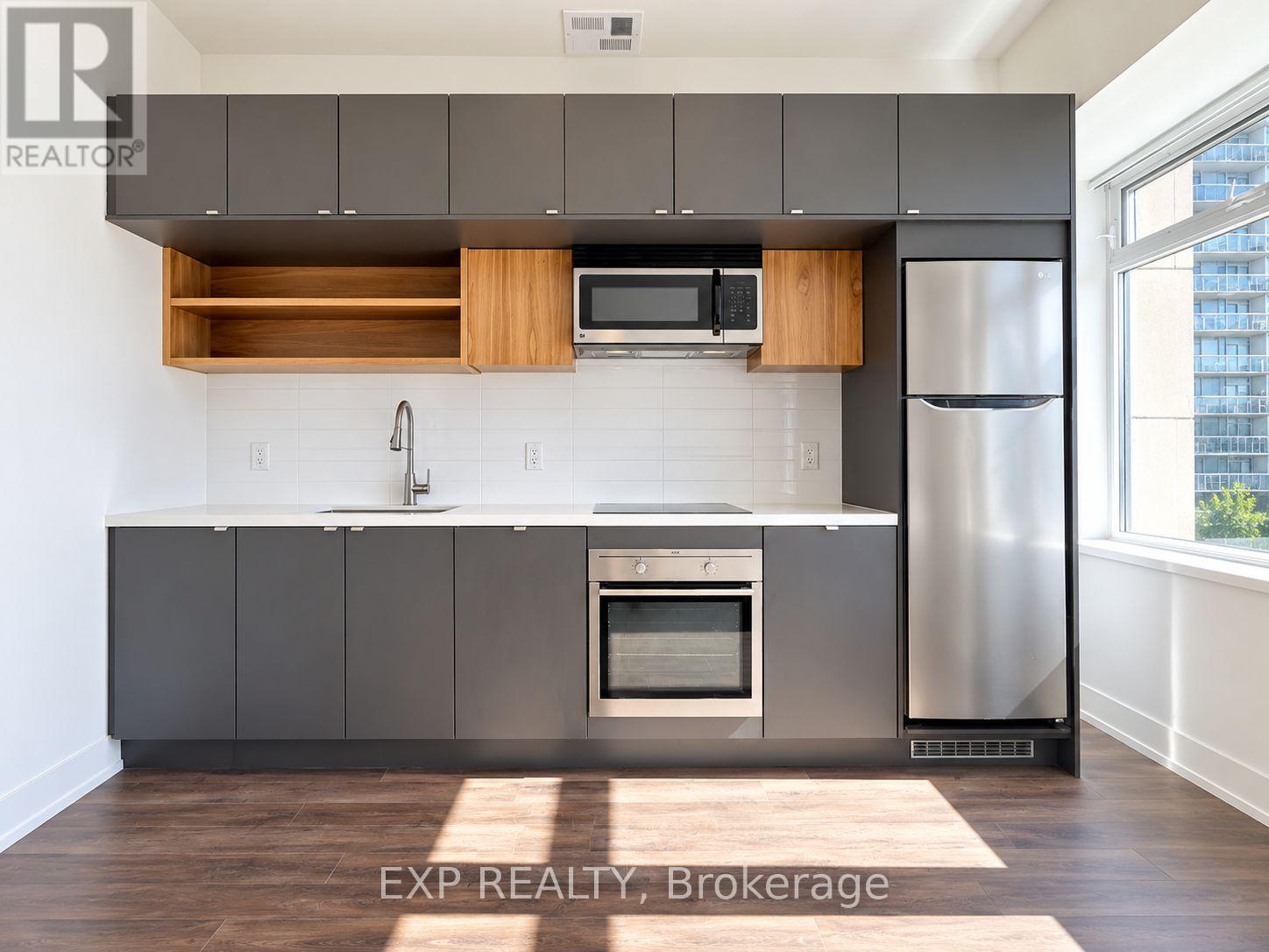 315 - 111 St Clair Avenue W Property Photo 9