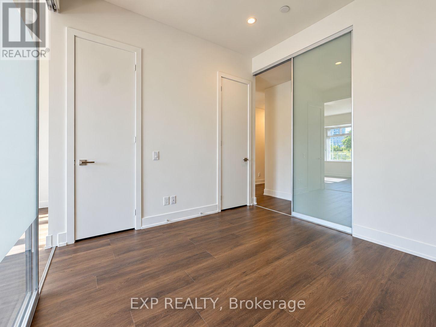 315 - 111 St Clair Avenue W Property Photo 11