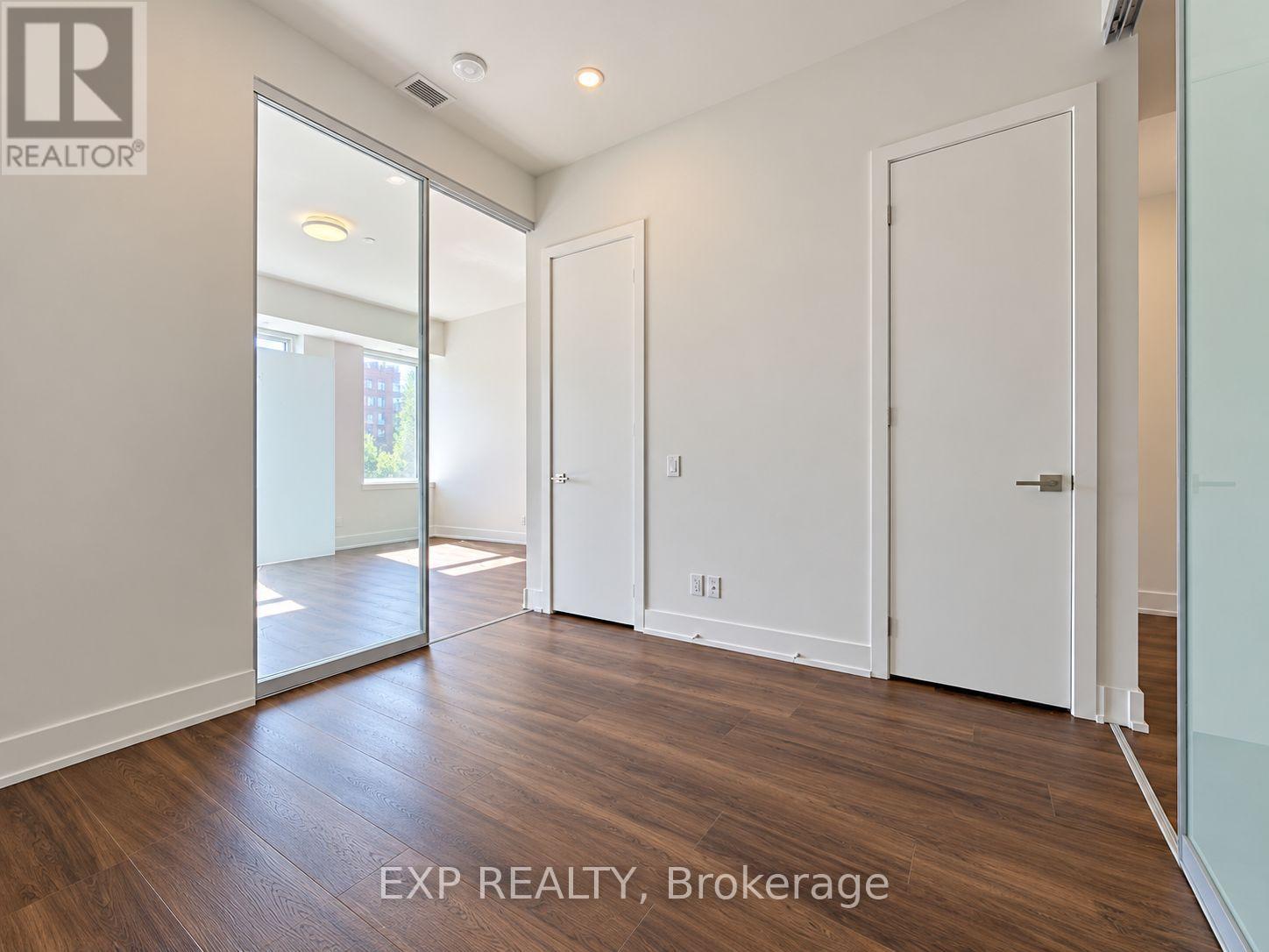 315 - 111 St Clair Avenue W Property Photo 12