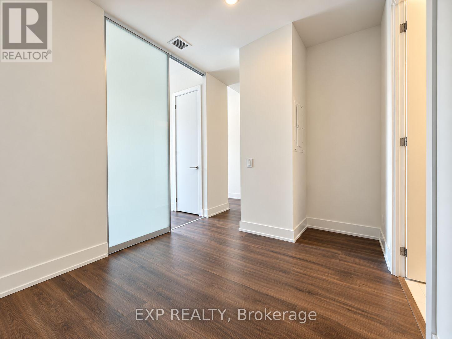 315 - 111 St Clair Avenue W Property Photo 15