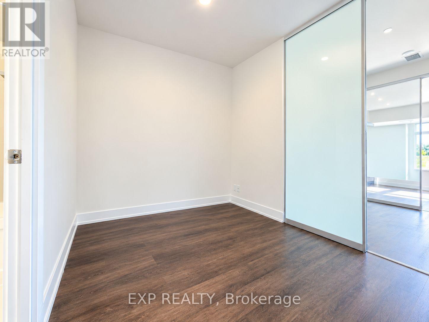 315 - 111 St Clair Avenue W Property Photo 16