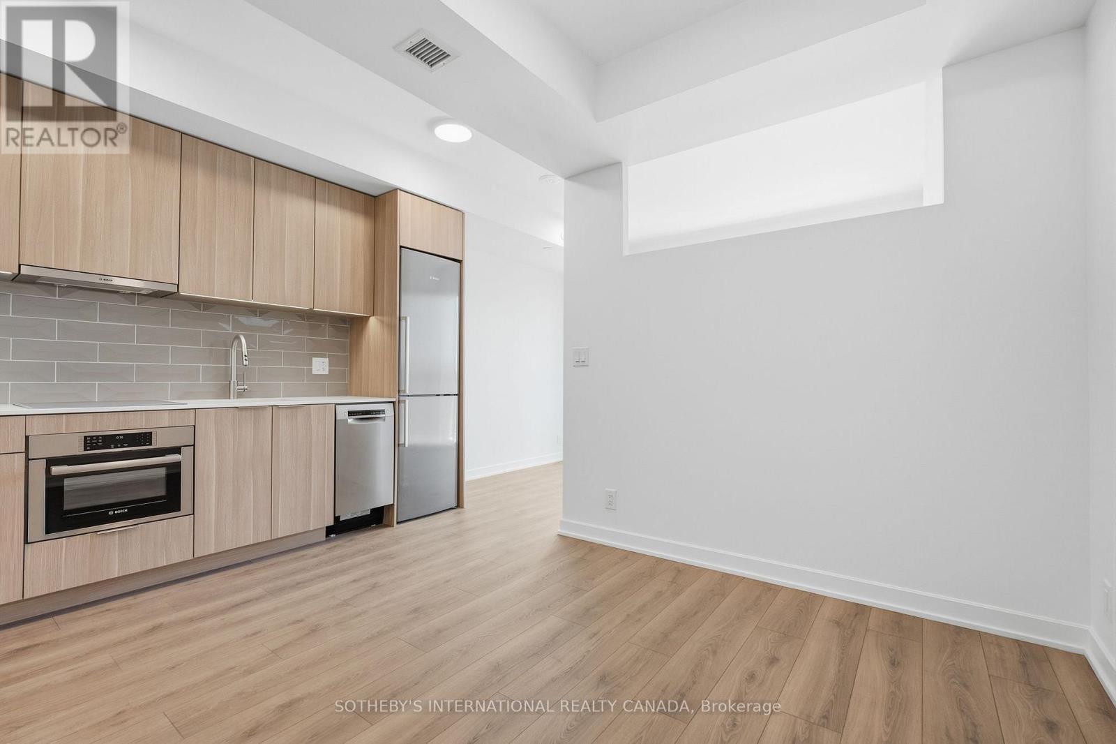 612 - 88 Bathurst Street Property Photo 2