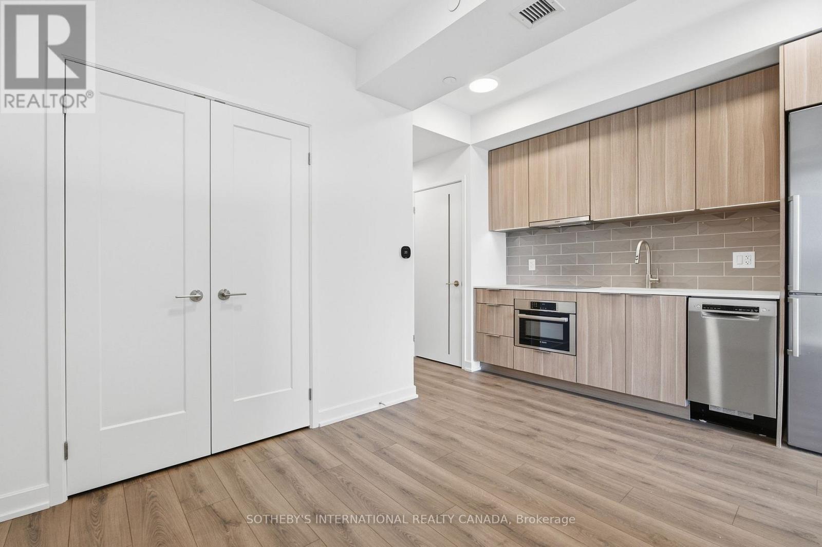 612 - 88 Bathurst Street Property Photo 8