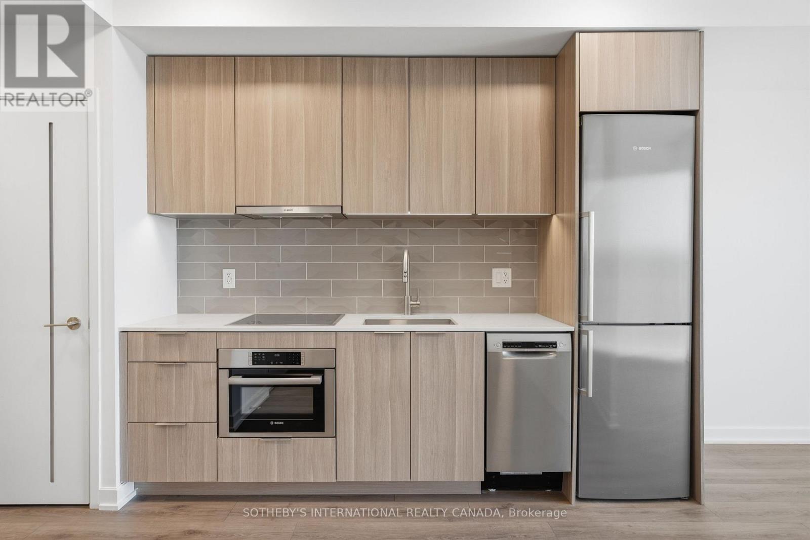 612 - 88 Bathurst Street Property Photo 10
