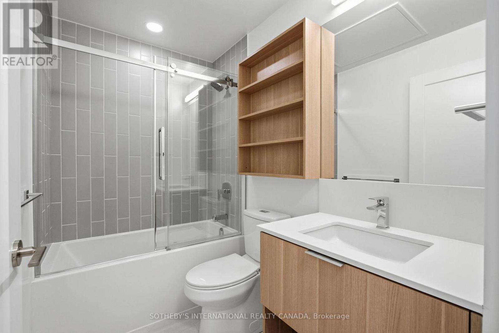 612 - 88 Bathurst Street Property Photo 17