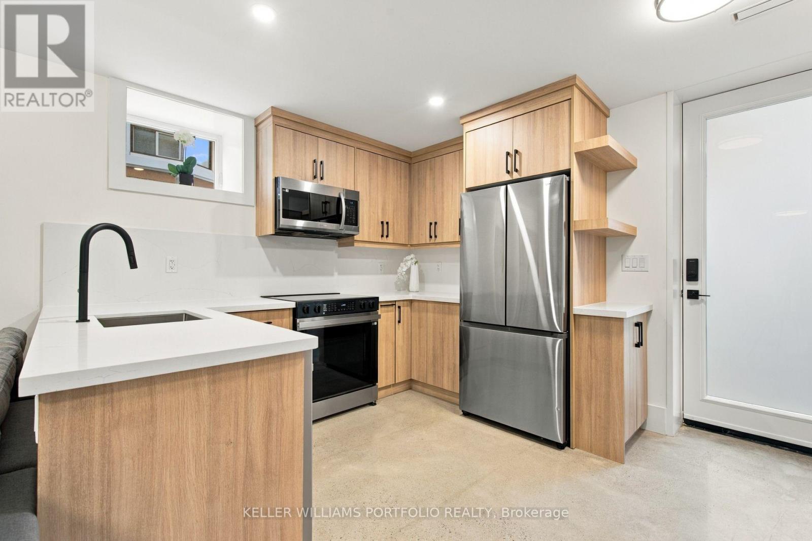 Lower - 173 Beatrice Street Property Photo 17