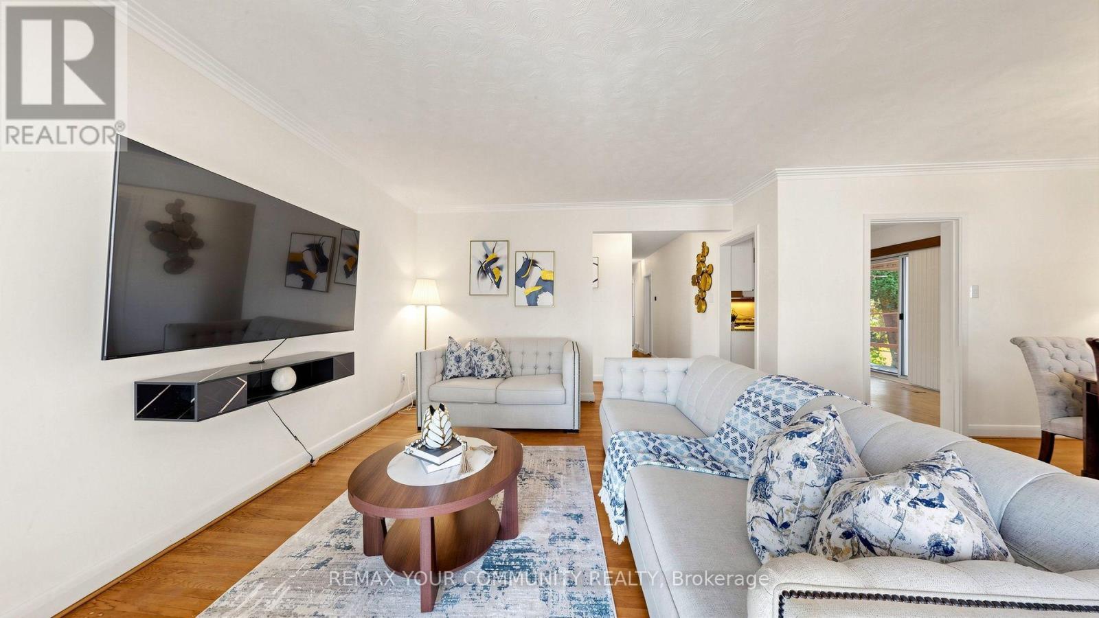 487 Hounslow Avenue Property Photo 8