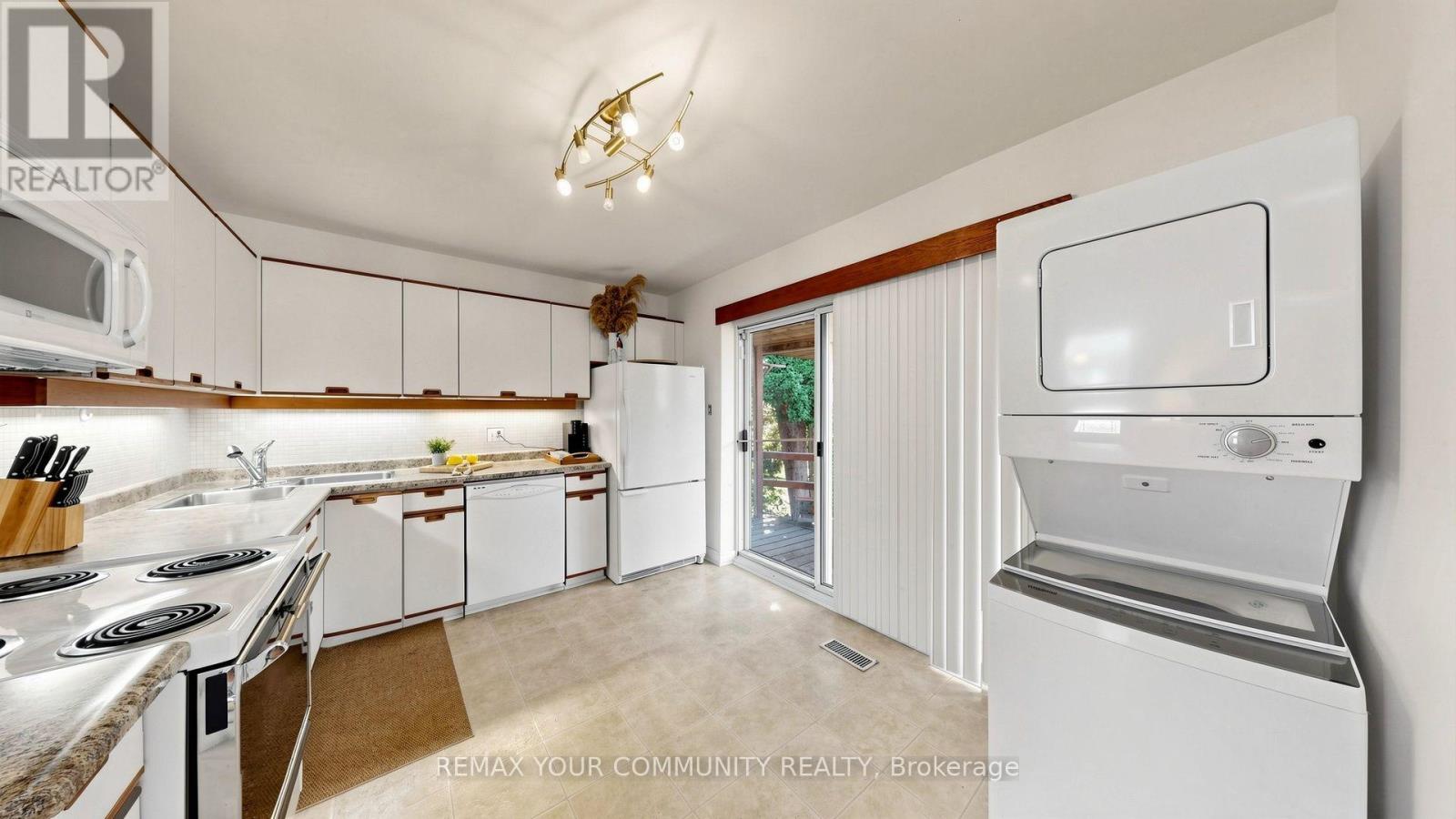 487 Hounslow Avenue Property Photo 13