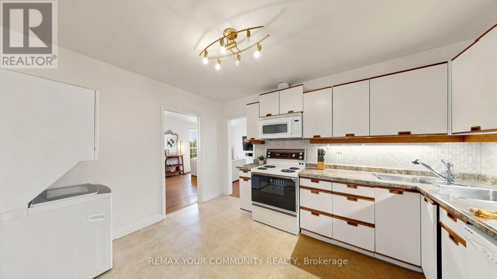 487 Hounslow Avenue Property Photo 15