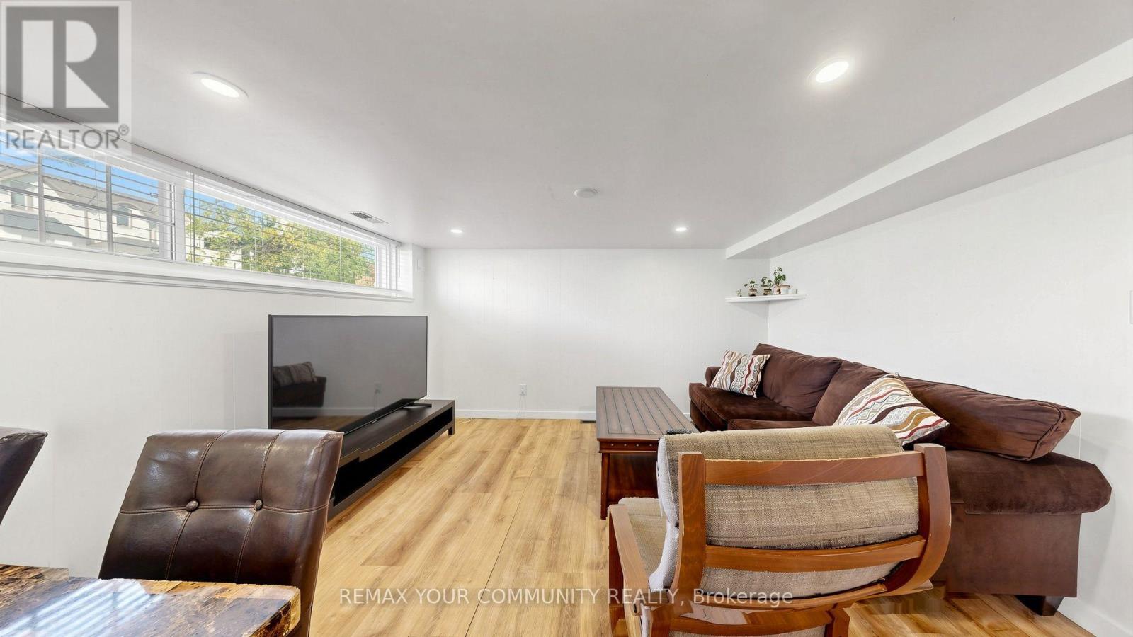 487 Hounslow Avenue Property Photo 30