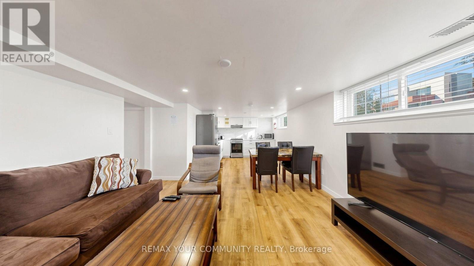 487 Hounslow Avenue Property Photo 32