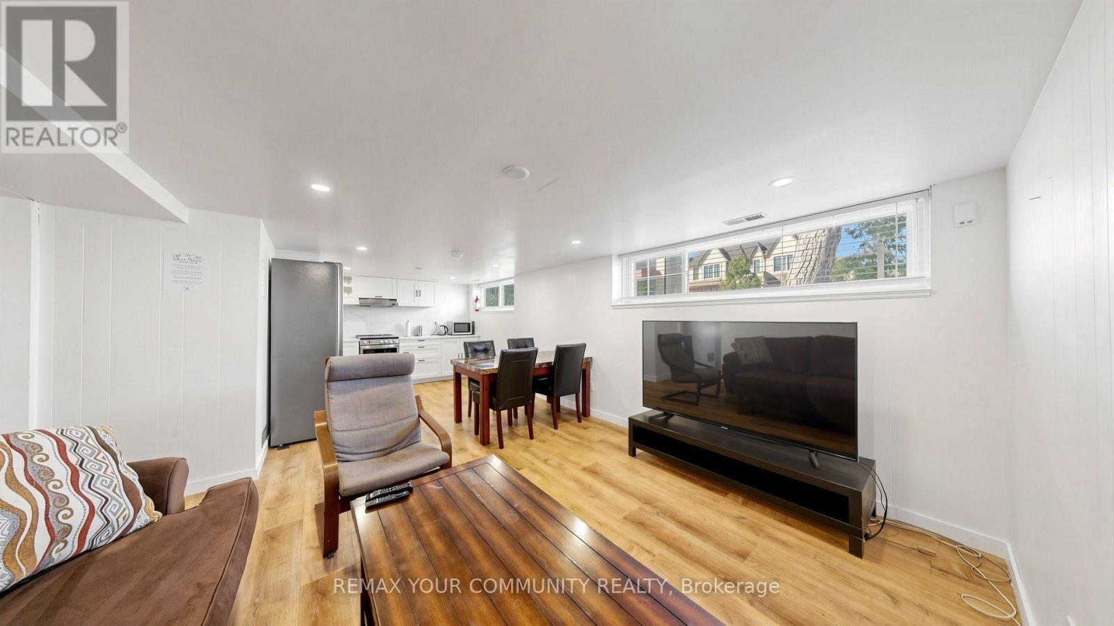 487 Hounslow Avenue Property Photo 33