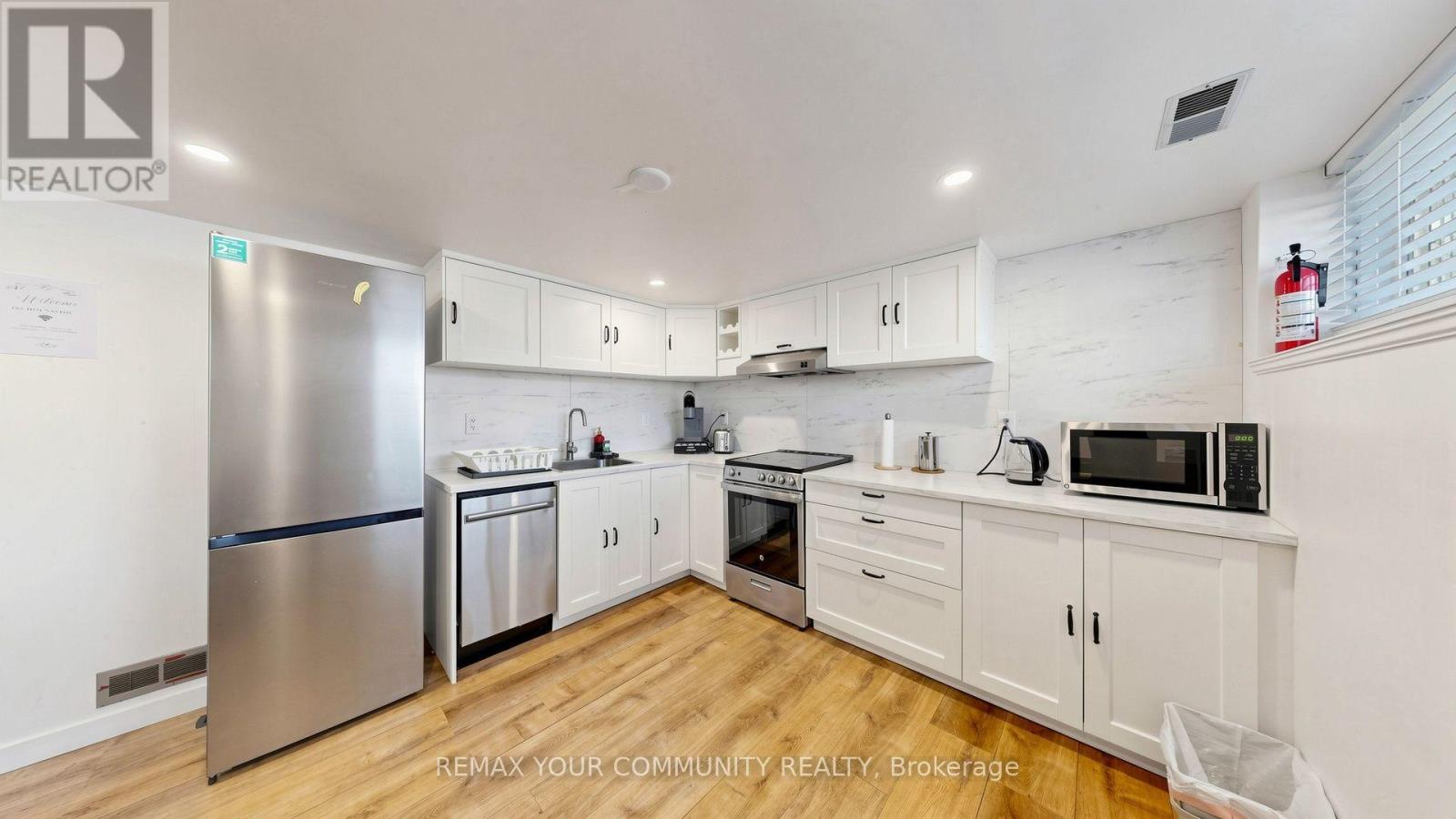 487 Hounslow Avenue Property Photo 35